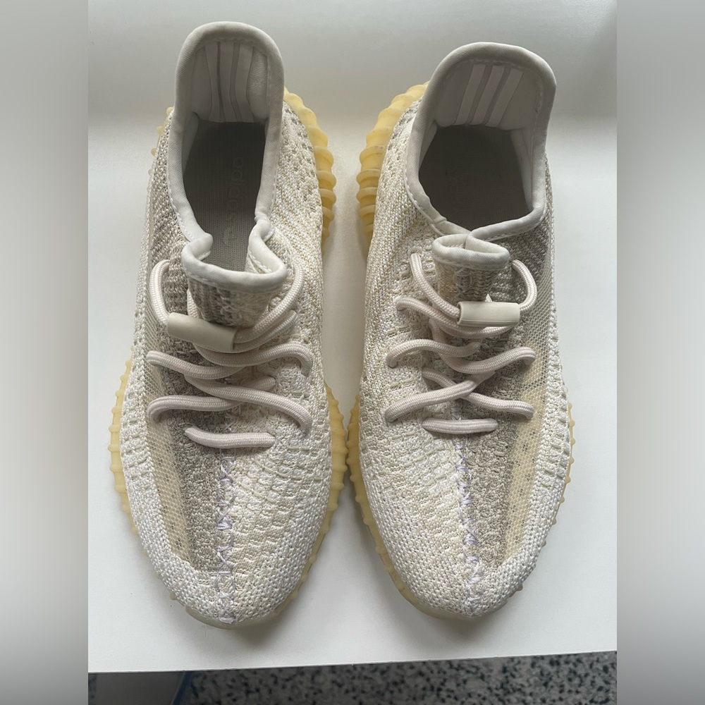 Yeezy x adidas Boost 350 V2
(Natural) Sneakers